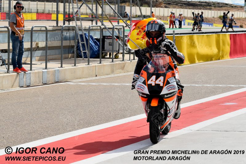 Piloto Aron Canet (44) (Sterilgarda Max Racing Team) entrando en el corralito. Gran Premio Michelin® de Aragón 2019 Motorland Aragón, Alcañiz, Teruel, Moto3TM