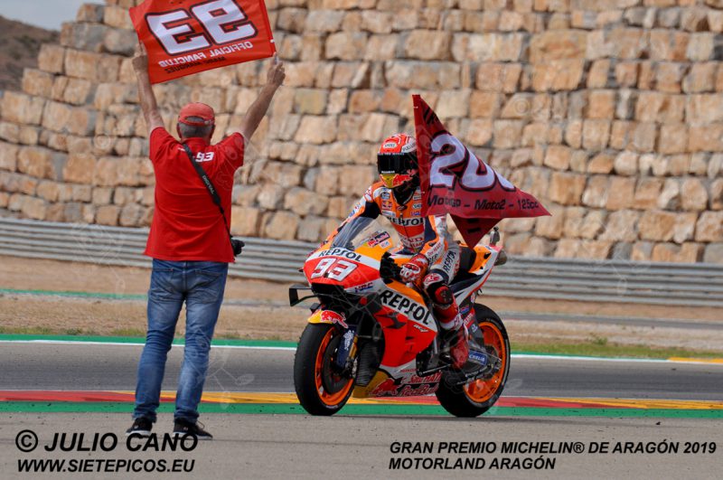 Piloto Marc Marquez (93) (Repsol Honda Team) parando para celebrar la victoria.Gran Premio Michelin® de Aragón 2019 Motorland Aragón, Alcañiz, Teruel, MotoGPTM
