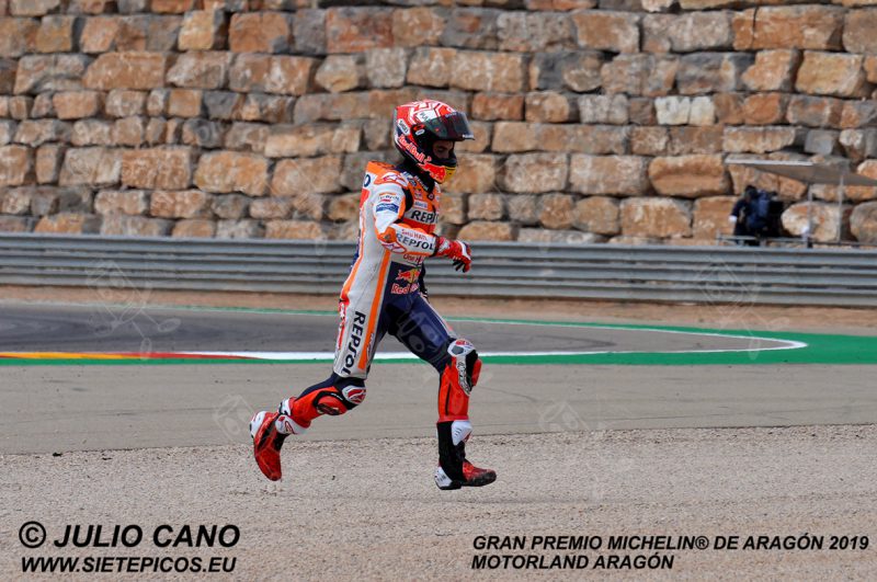 Piloto Marc Marquez (93) (Repsol Honda Team) corriendo hacia la grada.Gran Premio Michelin® de Aragón 2019 Motorland Aragón, Alcañiz, Teruel, MotoGPTM