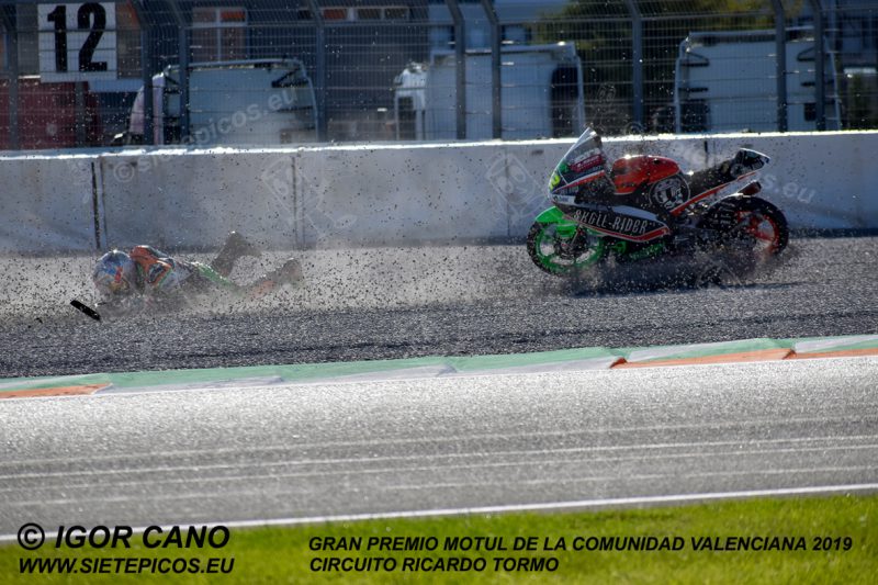 Caida del piloto Kazuki Masaki (22) (BOE Skull Rider Mugen Race) en curva Champi Herreros.Gran Premio Motul de la Comunidad Valenciana 2019 Circuit Ricardo Tormo Cheste, Valencia, Moto3TM