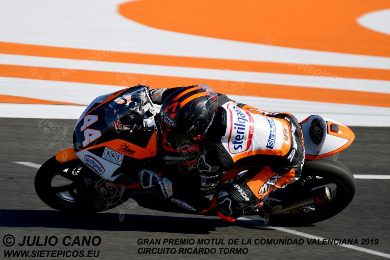 Piloto Aron Canet (44) (Sterilgarda Max Racing Team) saliendo de curva Aspar. Gran Premio Motul de la Comunidad Valenciana 2019 Circuit Ricardo Tormo Cheste, Valencia, Moto3TM