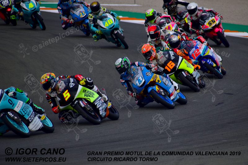 Grupo de Moto3 encabezado por el piloto Marcos Ramirez (42) (Leopard Racing) seguido de los pilotos Jaume Masia (5) (Mugen Race), Sergio Garcia (11) (Estrella Galicia 0,0) y Andrea Migno (16) (Mugen Race) en curva Nico Terol.Gran Premio Motul de la Comunidad Valenciana 2019 Circuit Ricardo Tormo Cheste, Valencia, Moto3TM