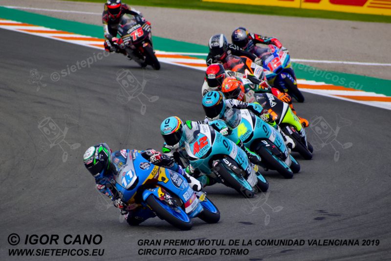 Grupo de Moto3 encabezado por el piloto Sergio Garcia (11) (Estrella Galicia 0,0) seguido de los pilotos Marcos Ramirez (42) (Leopard Racing),Xavier Artigas (Leopard Impala Junior Team) y Andrea Migno (16) (Mugen Race) en curva Nico Terol.Gran Premio Motul de la Comunidad Valenciana 2019 Circuit Ricardo Tormo Cheste, Valencia, Moto3TM