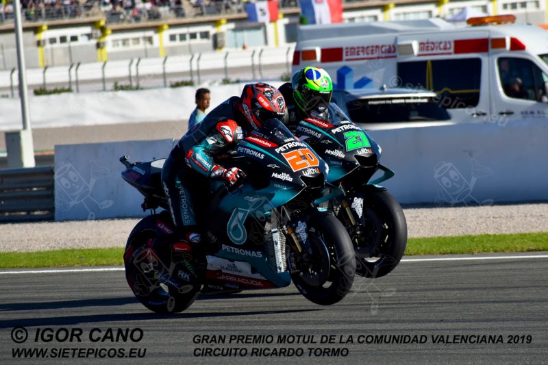 Pilotos Fabio Quartararo (20) y Franco Moribidelli (21) (Petronas Yamaha SRT) practicando la salida despues de curva Ángel Nieto.Gran Premio Motul de la Comunidad Valenciana 2019 Circuit Ricardo Tormo Cheste, Valencia, MotoGPTM