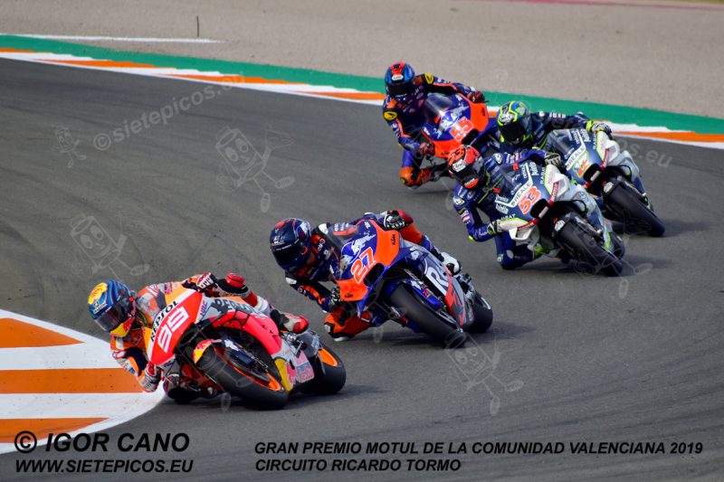 Pilotos Jorge Lorenzo (99) (Repsol Honda Team), Iker Lecuona (27) (Red Bull Ktm Tech 3), Tito Rabat (53) (Reale Avintia Racing), Karel Abraham (17) (Reale Avintia Racing), Hafizh Syahrin (55) (Red Bull Ktm Tech 3), en curva Nico Terol.Gran Premio Motul de la Comunidad Valenciana 2019 Circuit Ricardo Tormo Cheste, Valencia, MotoGPTM