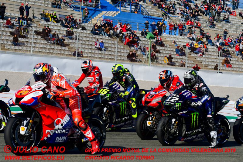 Pilotos Jack Miller (43) (Alma Pramac Racing), Michele Pirro (51) (Mission Winnow Ducati), Valentino Rossi (46) (Monster Energy Yamaha MotoGP), Danilo Petrucci (9) (Mission Winnow Ducati) y Maveric Viñales (12) (Monster Energy Yamaha MotoGP) practicando la salida despues de curva Ángel Nieto.Gran Premio Motul de la Comunidad Valenciana 2019 Circuit Ricardo Tormo Cheste, Valencia, MotoGPTM