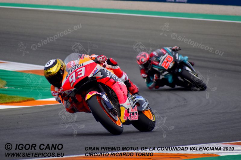 Piloto Marc Marquez (93) (Repsol Honda Team) Saliendo de curva Nico Terol seguido del piloto Fabio Quartararo (20) (Petronas Yamaha SRT). Gran Premio Motul de la Comunidad Valenciana 2019 Circuit Ricardo Tormo Cheste, Valencia, MotoGPTM