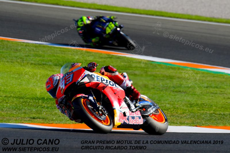 Piloto Marc Marquez (93) (Repsol Honda Team) saliendo de curva 5, seguido del piloto Valentino Rossi (46) (Monster Energy Yamaha MotoGP).Gran Premio Motul de la Comunidad Valenciana 2019 Circuit Ricardo Tormo Cheste, Valencia, MotoGPTM