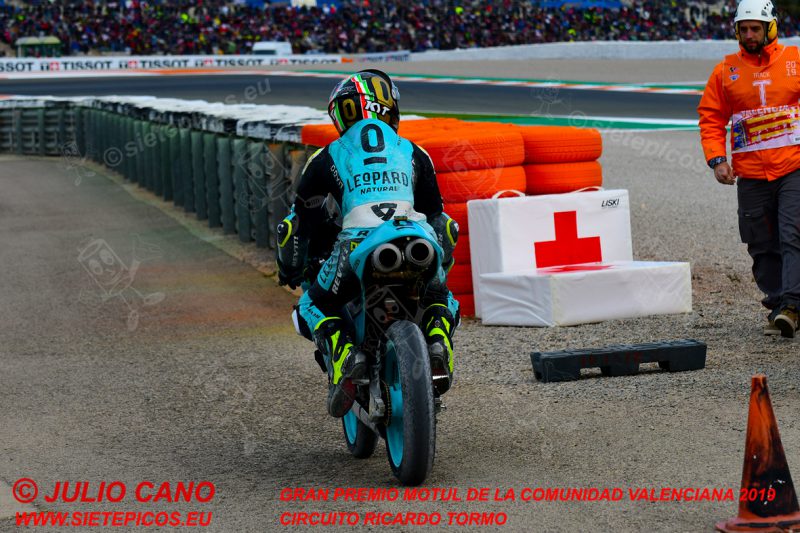 Piloto Lorenzo Dalla Porta (48) (Leopard Racing) campeon del mundo de Moto3 tratando de volver a la carrera tras caida en la curva 5. Gran Premio Motul de la Comunidad Valenciana 2019 Circuit Ricardo Tormo Cheste, Valencia, Moto3TM