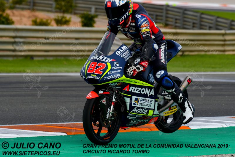 Stoppie del piloto Stefano Nepa (82) (Reale Avintia Arizona 77) saliendo de la curva 11.Gran Premio Motul de la Comunidad Valenciana 2019 Circuit Ricardo Tormo Cheste, Valencia, Moto3TM