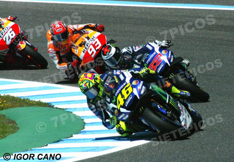 Pilotos Valentino Rossi (46) (Movistar Yamaha), Jorge Lorenzo (99) (Movistar Yamaha) y Marc Marquez (93) (Repsol Honda) en carrera Gran Premio de España Jerez 2016 de Motociclismo