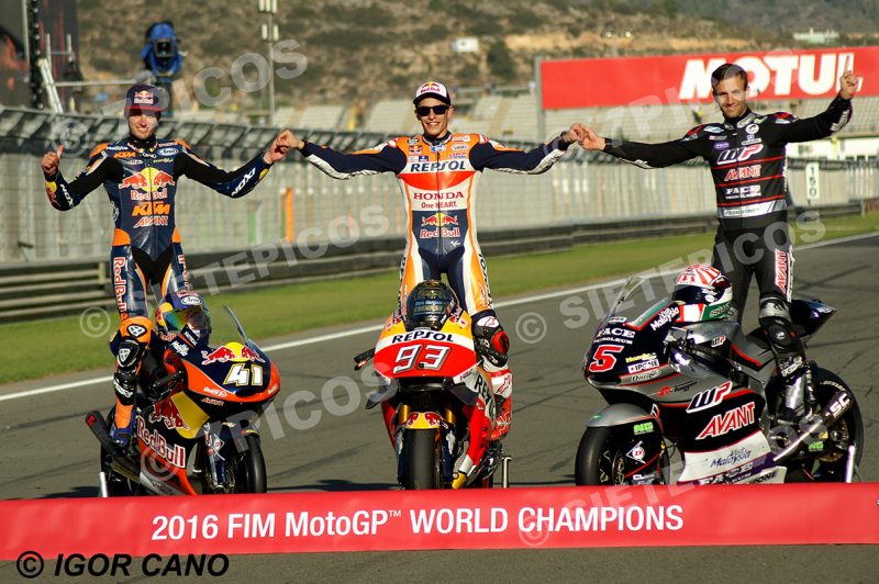 Pilotos Campeones del mundo 2016 de las categorías Moto3 - Brad Binder (41) (Red Bull KTM AJO), MotoGP Marc Marquez (93) (Repsol Honda), Moto2 Johan Zarco (5) (Ajo Motorsport) Gran Premio Motul de la Comunitat Valenciana 2016 Cheste MotoGP TM Circuito Ricardo Tormo