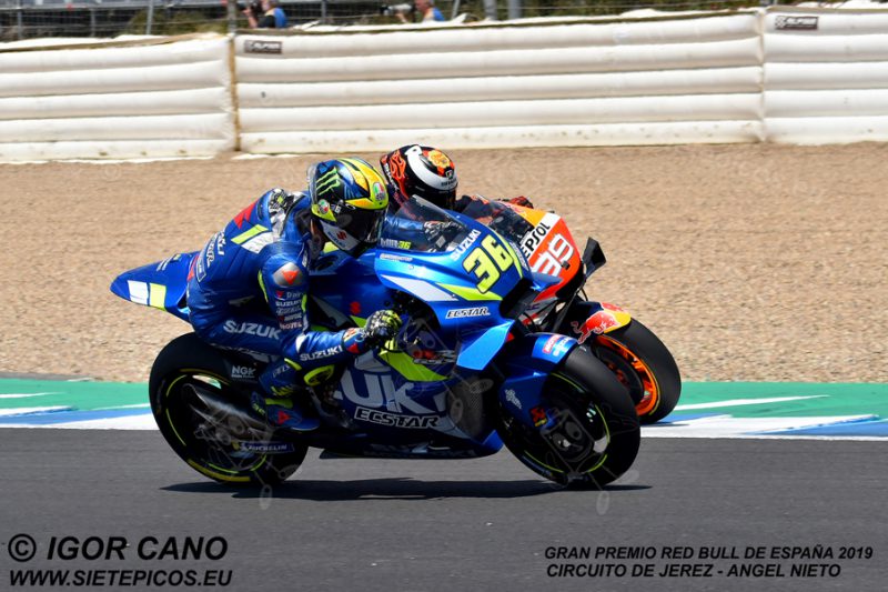 Adelantamiento del Piloto Joan Mir (36) (Team Suzuki ECSTAR) Jorge Lorenzo (99) antes de llegar a la curva Michelin. (Repsol Honda Team). Gran Premio Red Bull de España 2019 Circuito de Jerez Angel Nieto. Jerez. España. MotoGPTM