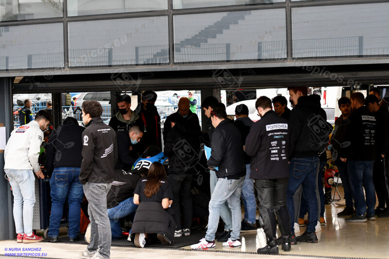 Ingenieros UPM en box. Circuito del Jarama Race. Madrid. 27 de marzo.