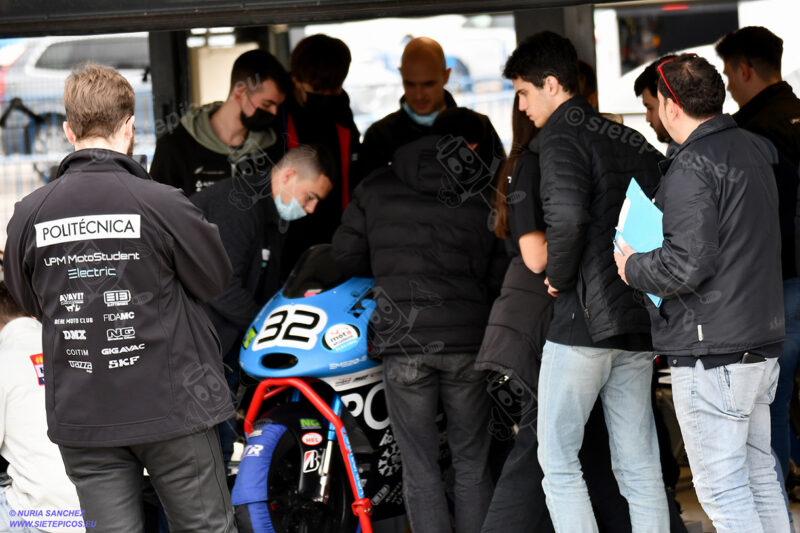 Ingenieros UPM en box. Circuito del Jarama Race. Madrid. 27 de marzo.