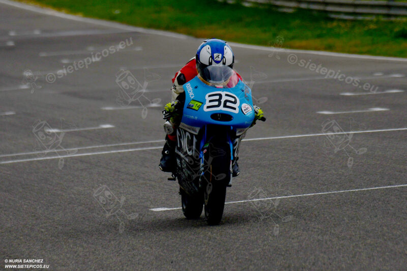 Piloto Marcos Cardenas UPM en recta de meta. Circuito del Jarama Race. Madrid. 27 de marzo.