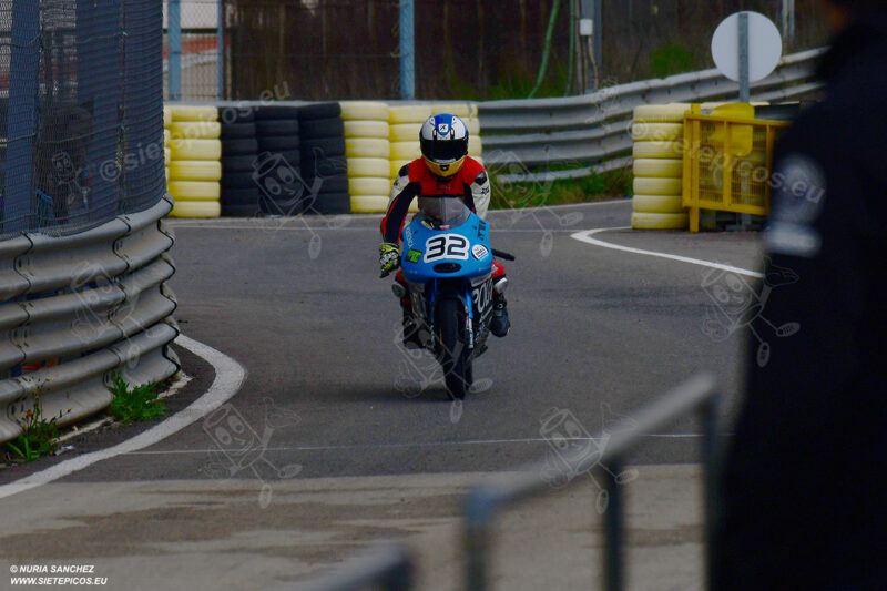 Piloto Marcos Cardenas UPM entrando en pit lane. Circuito del Jarama Race. Madrid. 27 de marzo.