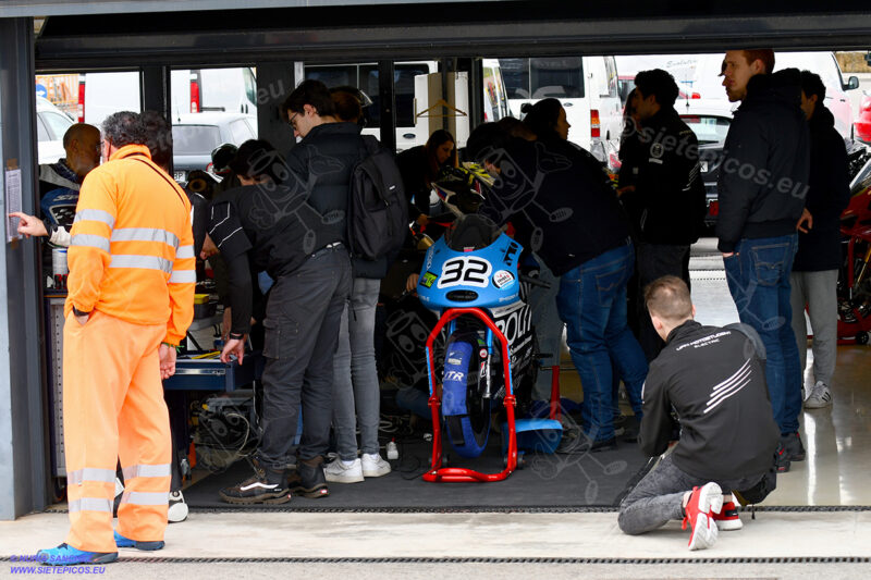 Ingenieros UPM en box. Circuito del Jarama Race. Madrid. 27 de marzo.