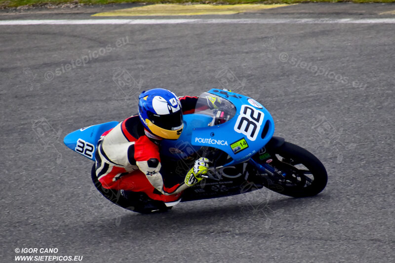 Piloto Marcos Cardenas UPM saliendo de la curva Farina. Circuito del Jarama Race. Madrid. 27 de marzo.