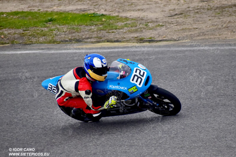 Piloto Marcos Cardenas UPM saliendo de la curva Farina. Circuito del Jarama Race. Madrid. 27 de marzo.