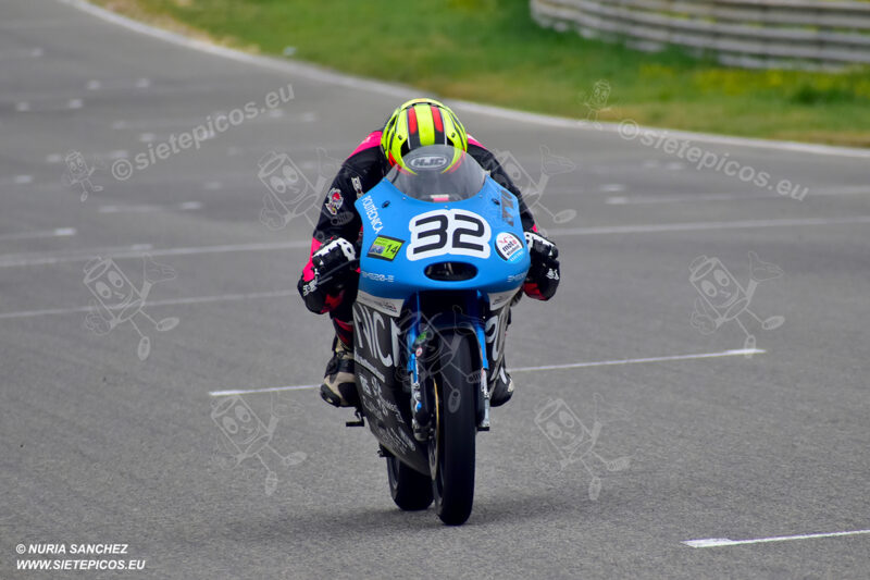 Piloto Aaron Escalera UPM en recta de meta. Circuito del Jarama Race. Madrid. 27 de marzo.