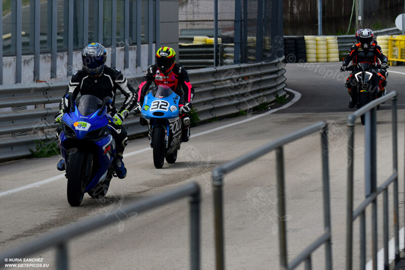 Piloto Aaron Escalera UPM entrando en pit lane. Circuito del Jarama Race. Madrid. 27 de marzo.