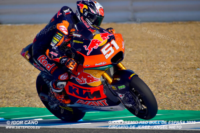 Piloto Pedro Acosta (51) (Red Bull KTM Ajo) saliendo de curva 1. Gran Premio Red Bull de España 2022 Circuito Jerez-Angel Nieto. Jerez de la Frontera. Jerez de la Frontera. Andalucia. España. Moto2TM