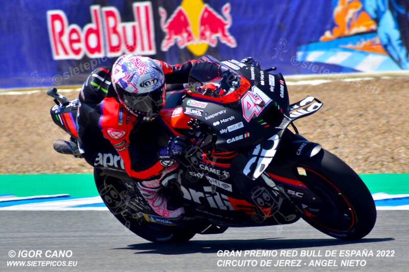 Piloto Aleix Espagaro (41) (Aprilia Racing) saliendo de curva Peluqui. Gran Premio Red Bull de España 2022 Circuito Jerez-Angel Nieto. Jerez de la Frontera. Jerez de la Frontera. Andalucia. España. MotoGPTM