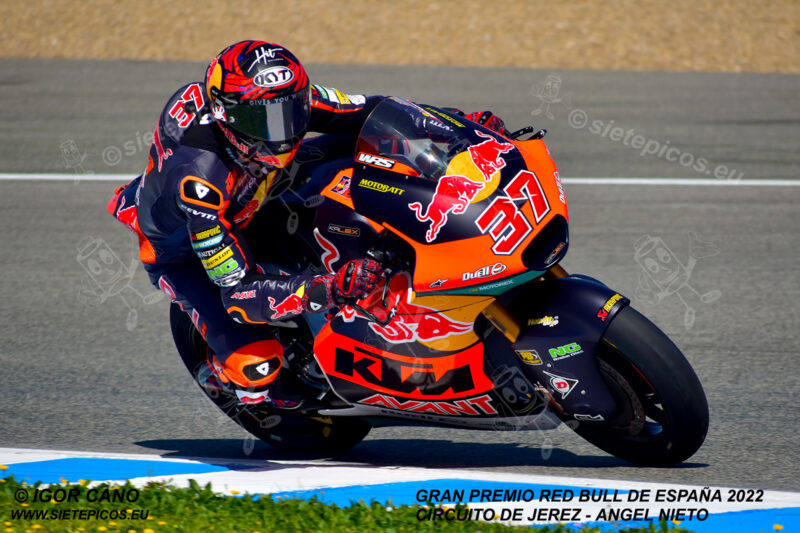 Piloto Augusto Fernandez (37) (Red Bull KTM Ajo) en curva 1. Gran Premio Red Bull de España 2022 Circuito Jerez-Angel Nieto. Jerez de la Frontera. Jerez de la Frontera. Andalucia. España. Moto2TM