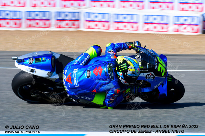 Piloto Joan Mir (36) (Team Suzuki ECSTAR) en curva Dani Pedrosa. Gran Premio Red Bull de España 2022 Circuito Jerez-Angel Nieto. Jerez de la Frontera. Jerez de la Frontera. Andalucia. España. MotoGPTM