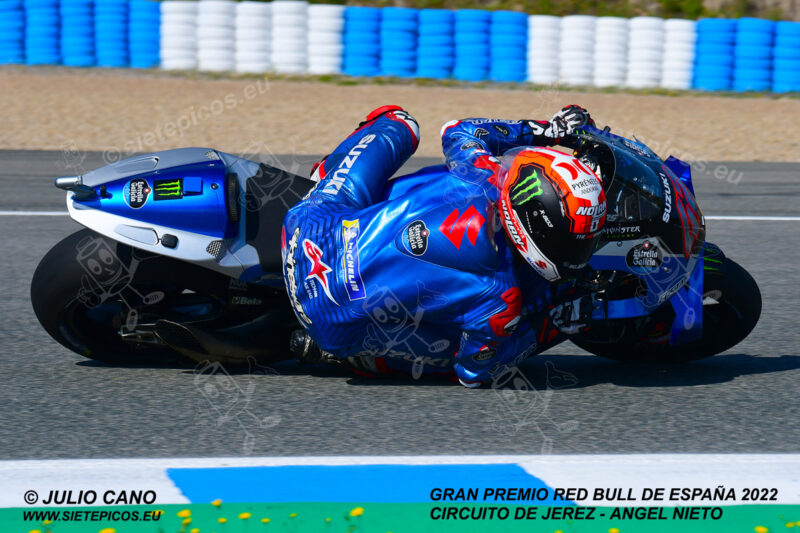 Piloto Alex Rins (42) (Team Suzuki ECSTAR) en curva Dani Pedrosa. Gran Premio Red Bull de España 2022 Circuito Jerez-Angel Nieto. Jerez de la Frontera. Jerez de la Frontera. Andalucia. España. MotoGPTM