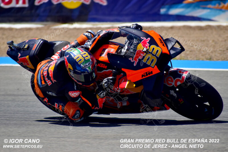 Piloto Brad Binder (33) (Red Bull KTM Factory Racing) en curva Peluqui. Gran Premio Red Bull de España 2022 Circuito Jerez-Angel Nieto. Jerez de la Frontera. Jerez de la Frontera. Andalucia. España. MotoGPTM