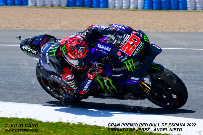 Piloto Fabio Quartararo (20) (Monster Energy Yamaha MotoGP) en curva Dani Pedrosa. Gran Premio Red Bull de España 2022 Circuito Jerez-Angel Nieto. Jerez de la Frontera. Jerez de la Frontera. Andalucia. España. MotoGPTM