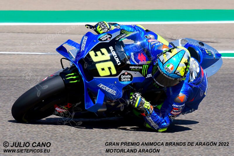 Piloto Joan Mir (36) (Team Suzuki ECSTAR) en curva Marc Marquez. Gran Premio Animoca Brands de Aragón 2022, Motorland Aragón. Alcañiz. Teruel. España. MotoGPTM. Alcañiz 2022