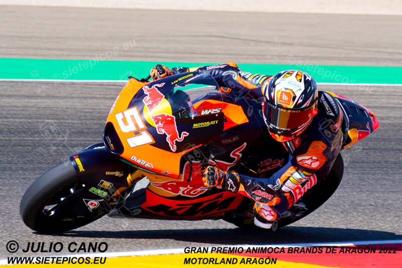 Piloto Pedro Acosta (51) (Red Bull KTM Ajo) en curva 5. Gran Premio Animoca Brands de Aragón 2022, Motorland Aragón. Alcañiz. Teruel. España. Moto2TM. Alcañiz 2022