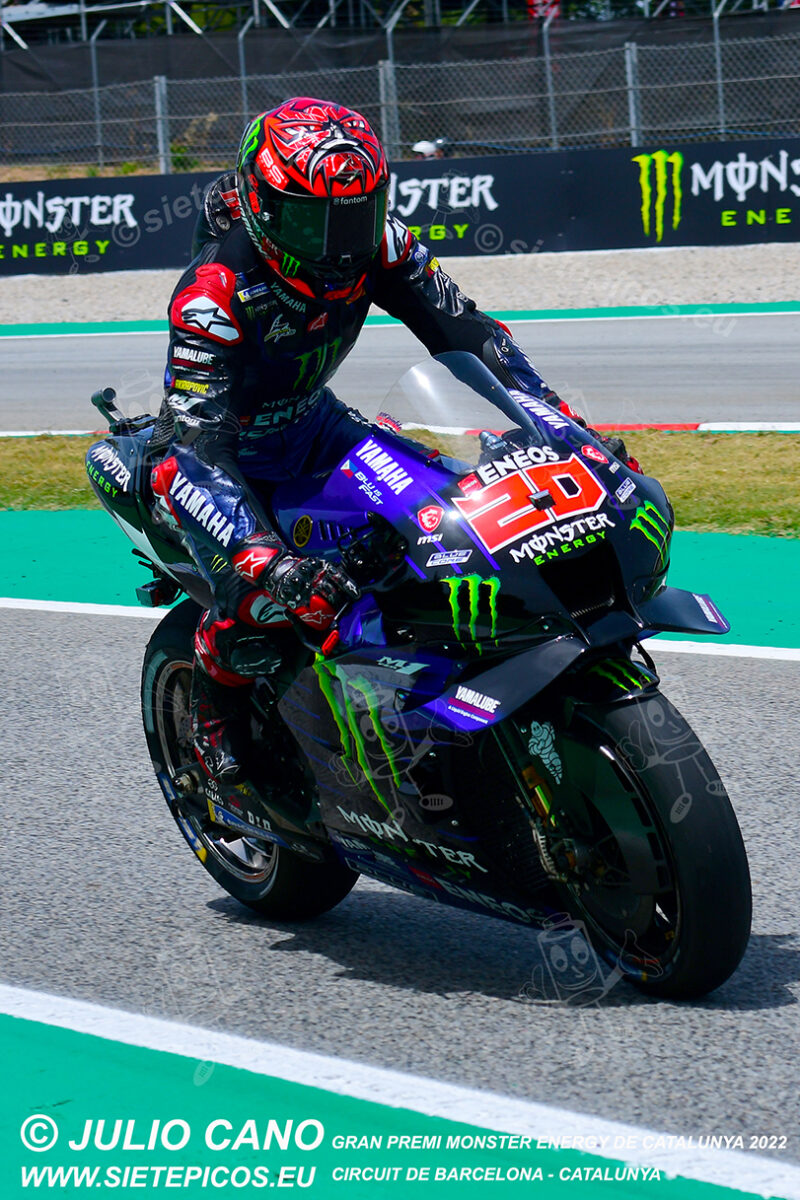 Piloto Fabio Quartararo (20) (Monster Energy Yamaha MotoGP) entrando en el Pit Lane.Gran Premi Monster Energy de Catalunya 2022, Circuit de Barcelona-Catalunya. Montmelo. España. MotoGPTM. Montmeló-2022