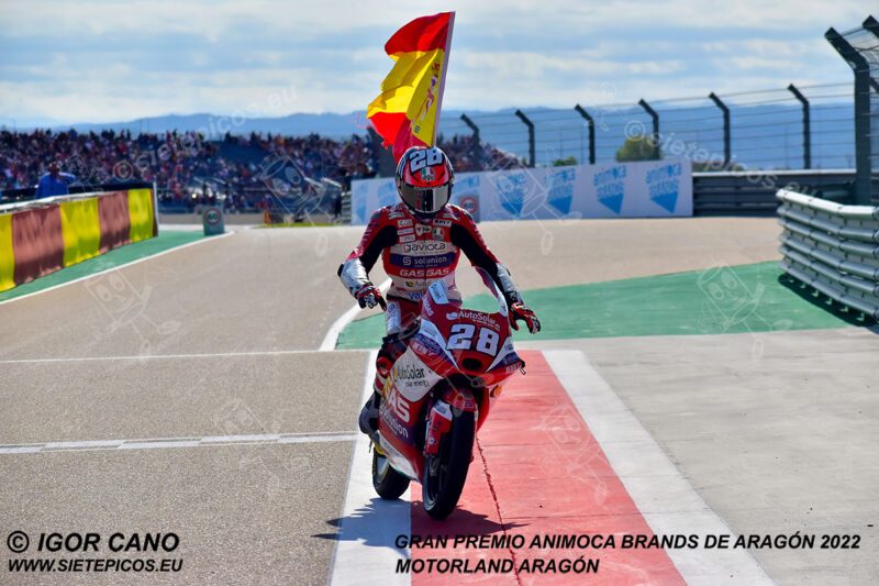 Piloto Izan Guevara (28) (Valresa GASGAS Aspar Team) entrando en el Pit Lane. Gran Premio Animoca Brands de Aragón 2022, Motorland Aragón, Alcañiz, Teruel, Moto3TM. Alcañiz 2022.
