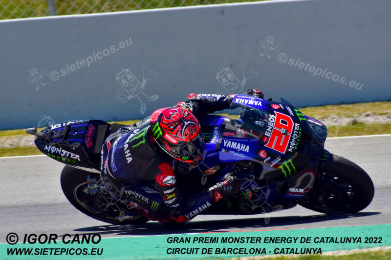 Piloto Fabio Quartararo (20) (Monster Energy Yamaha MotoGP) en curva Elf. Gran Premi Monster Energy de Catalunya 2022, Circuit de Barcelona-Catalunya. Montmelo. España. MotoGPTM. Montmeló-2022
