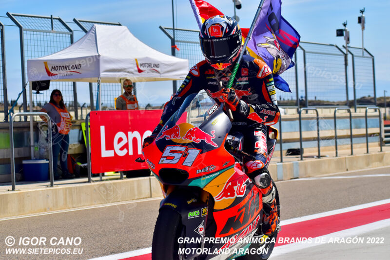 Piloto Pedro Acosta (51) (Red Bull KTM Ajo) entrando en Pit Lane. Gran Premio Animoca Brands de Aragón 2022, Motorland Aragón. Alcañiz. Teruel. España. Moto2TM. Alcañiz 2022