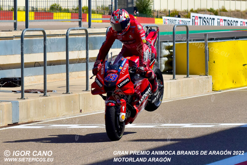 Stoppie del piloto Jack Miller (43) (Ducati Lenovo Team) en Pit lane. Gran Premio Animoca Brands de Aragón 2022, Motorland Aragón. Alcañiz. Teruel. España. MotoGPTM. Alcañiz 2022