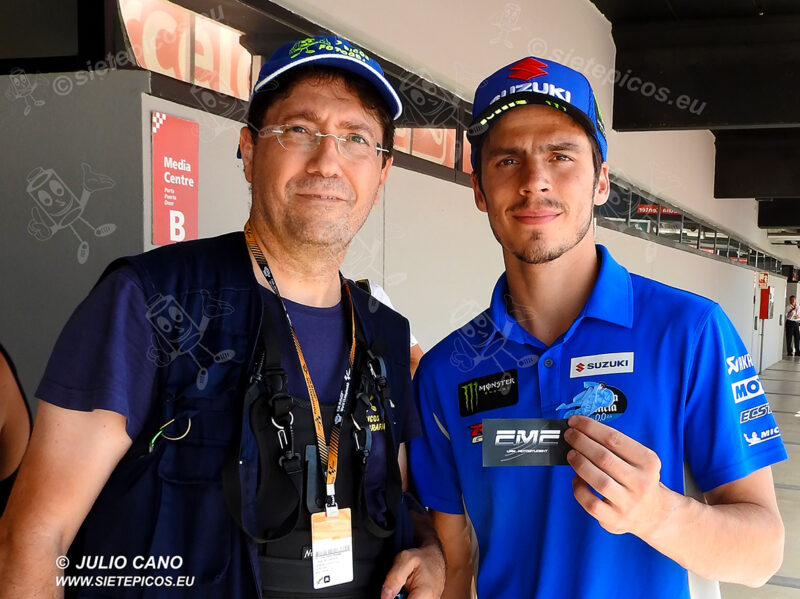 Campeon del Mundo de MotoGP 2020 Joan Mir con nuestro fotografo Igor Cano apoyando a la UPM en su proyecto de la EME-20E y EME-23E. Gran Premi Monster Energy de Catalunya 2022, Circuit de Barcelona-Catalunya. Montmelo. España. MotoGPTM. UPM-Motostudent